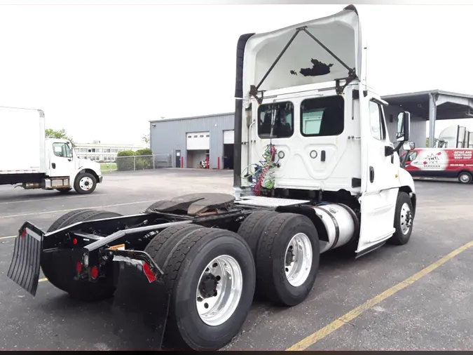 2018 FREIGHTLINER/MERCEDES CASCADIA 125