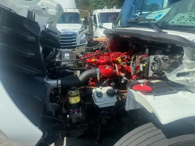 2019 FREIGHTLINER M2 106