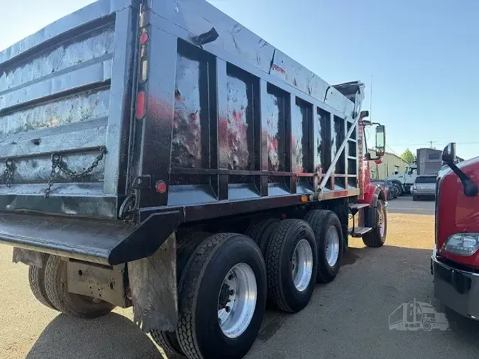 2011 VOLVO VHD64B200