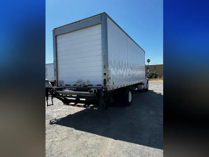 2018 FREIGHTLINER M2 106