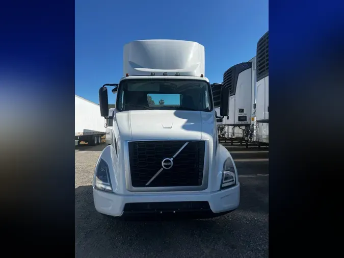2018 VOLVO VNL64T-300