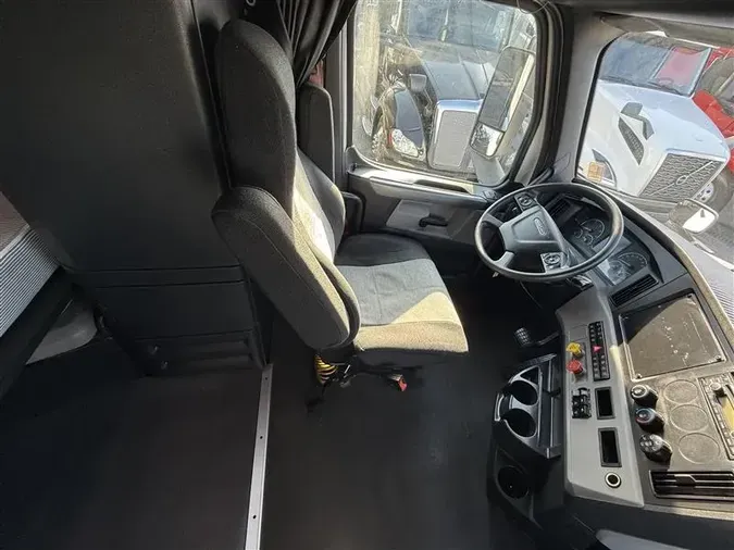 2019 FREIGHTLINER CASCADEVO1