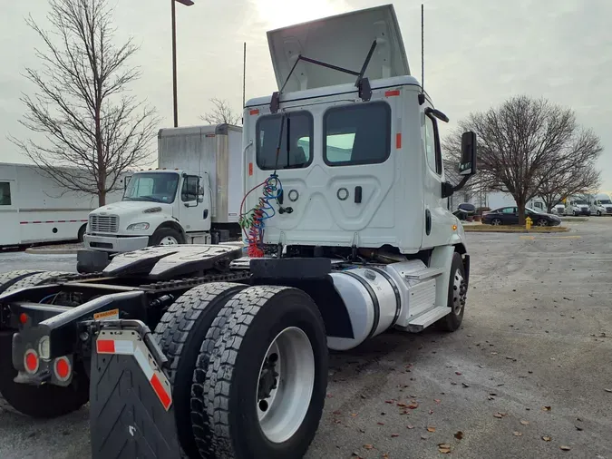 2020 FREIGHTLINER/MERCEDES CASCADIA 113