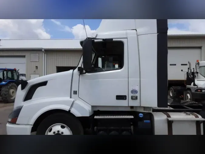 2015 Volvo VNL300