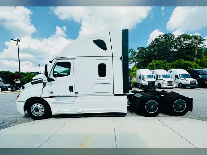 2023 Freightliner Cascadia 126