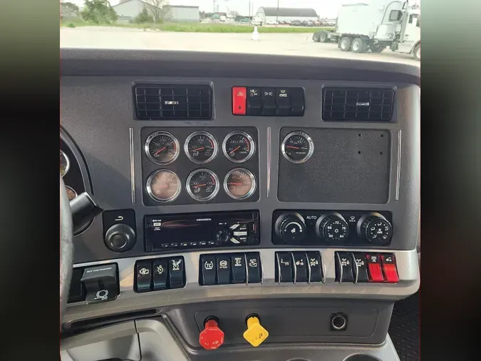 2021 Kenworth T880