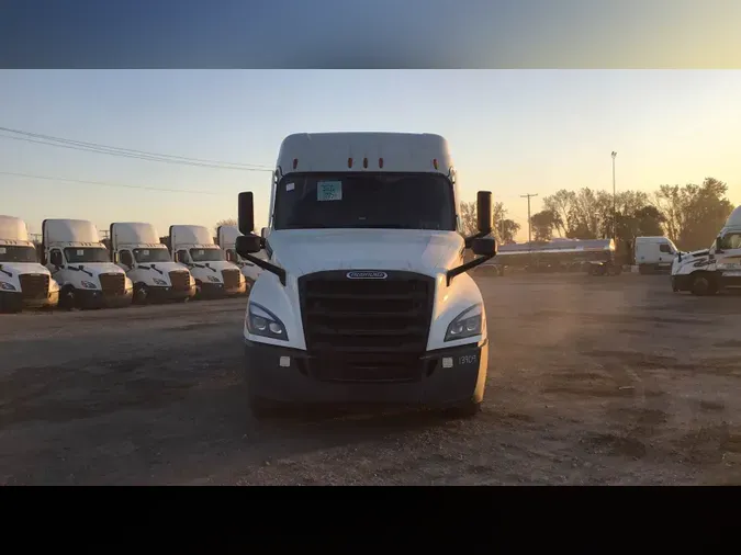 2022 Freightliner Cascadia 126