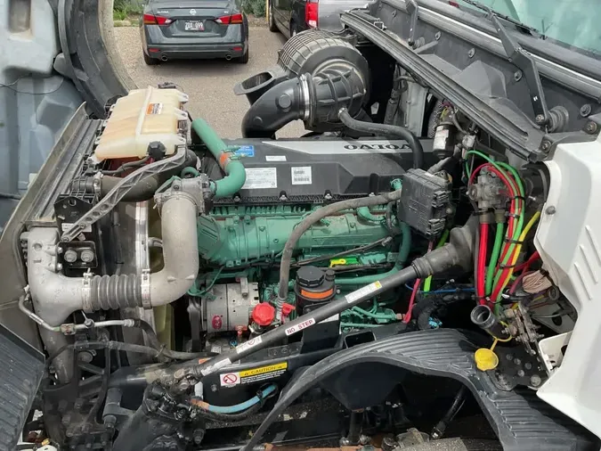 2019 VOLVO VNL64T-300