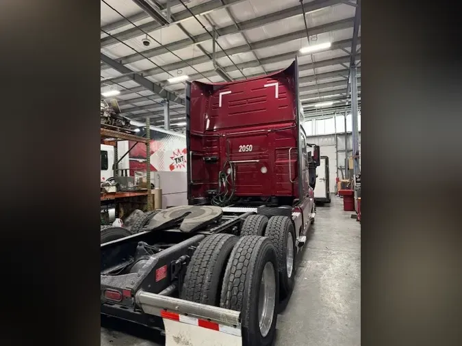 2020 VOLVO VNL860