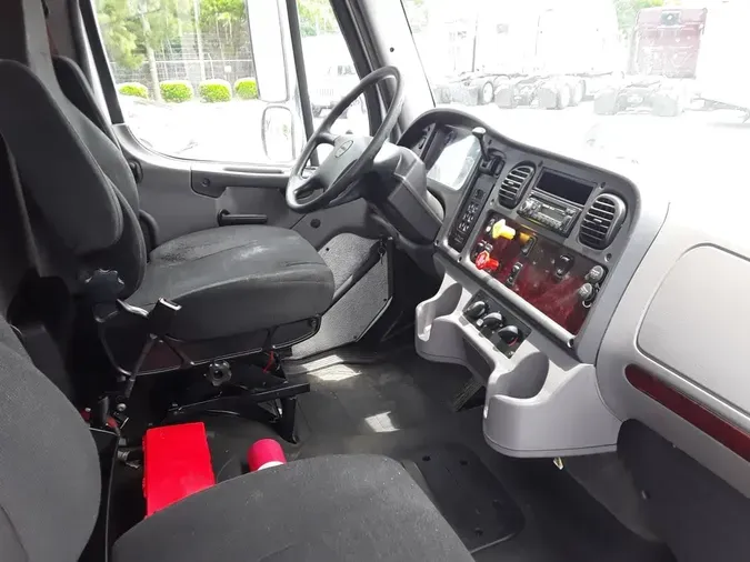 2017 FREIGHTLINER M2 106