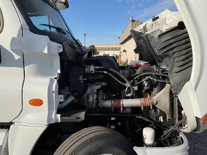 2018 Freightliner X12584ST