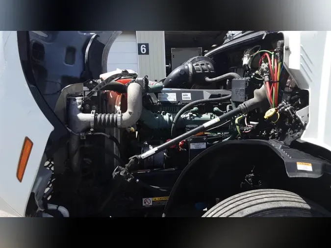 2019 Volvo VNL300