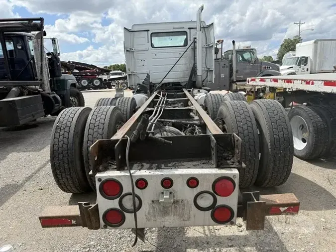 2012 VOLVO VNL64300