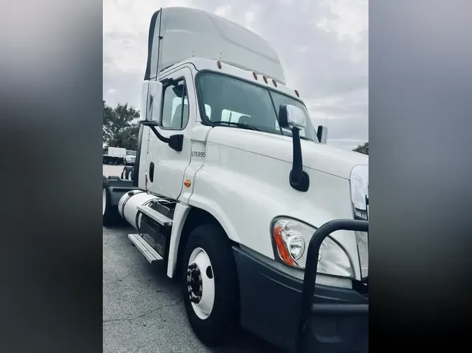 2017 FREIGHTLINER/MERCEDES CASCADIA 125