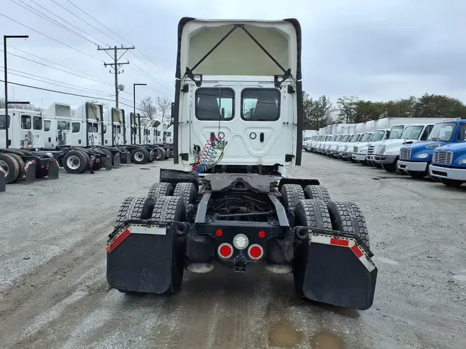 2020 FREIGHTLINER/MERCEDES NEW CASCADIA PX126645dd101acda1f0a75dcddbeb2055e6b12