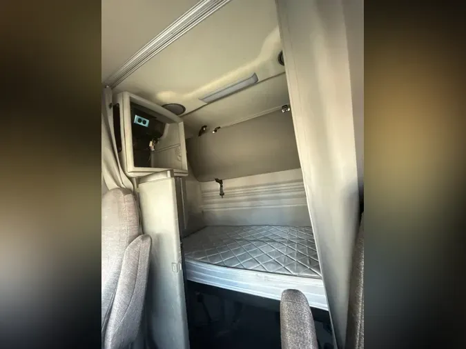 2020 VOLVO VNR64T-640