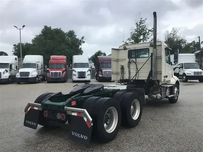 2020 VOLVO VNL300