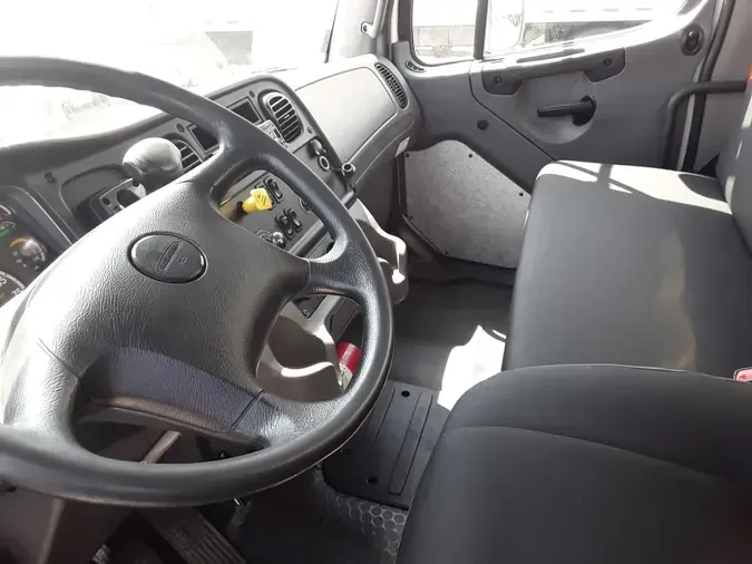 2019 FREIGHTLINER/MERCEDES M2 106
