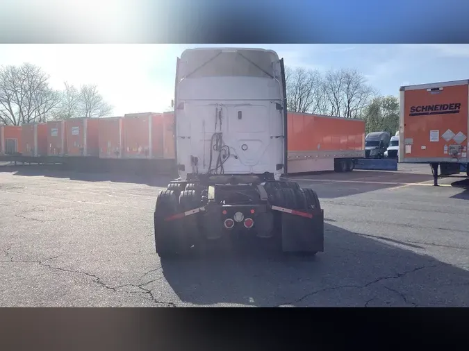 2021 Freightliner Cascadia 126