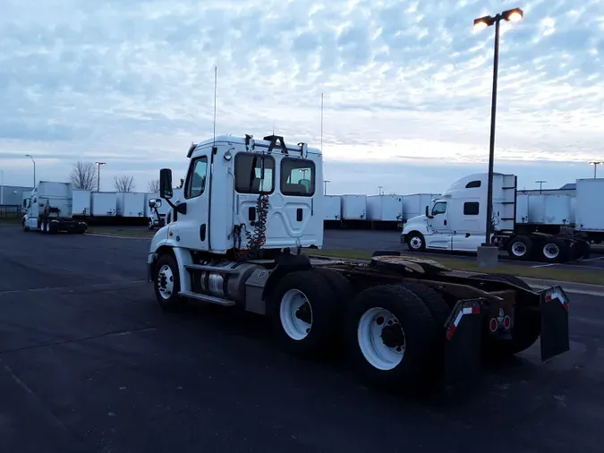 2017 FREIGHTLINER/MERCEDES CASCADIA 113