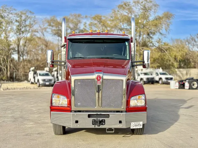 2024 KENWORTH T880