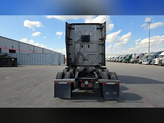 2022 Freightliner Cascadia 126