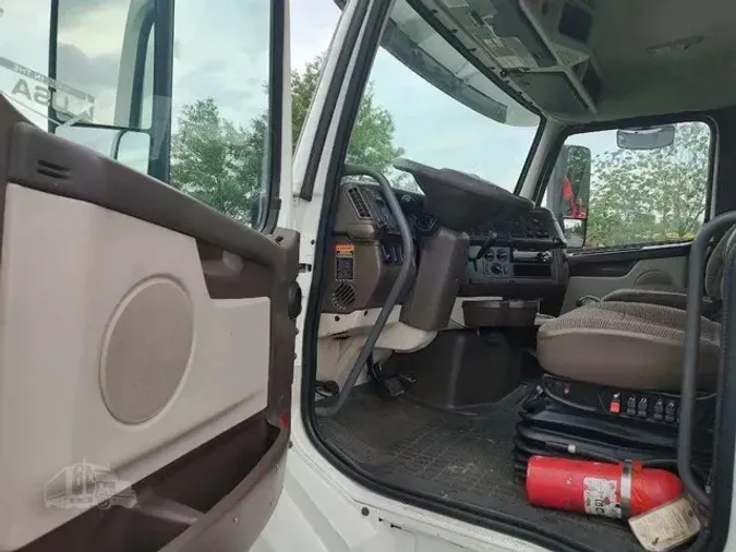 2016 VOLVO VNL64T300