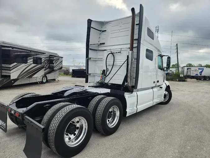 2020 VOLVO VNL64T760
