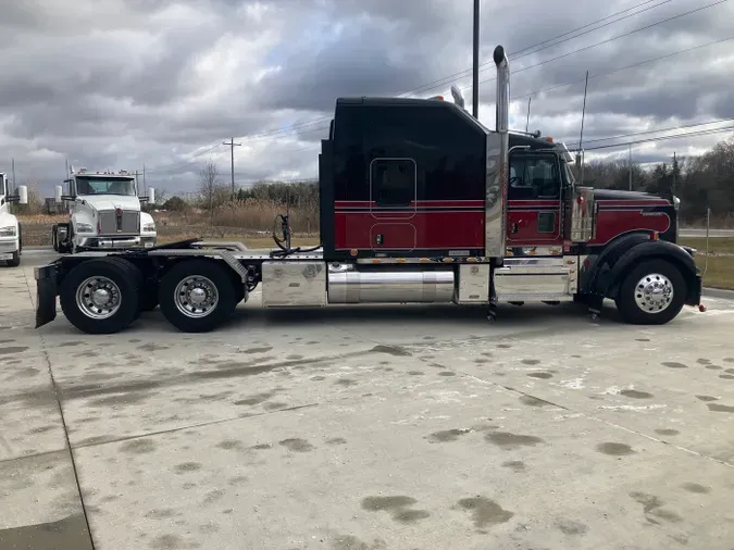 2022 Kenworth W900L