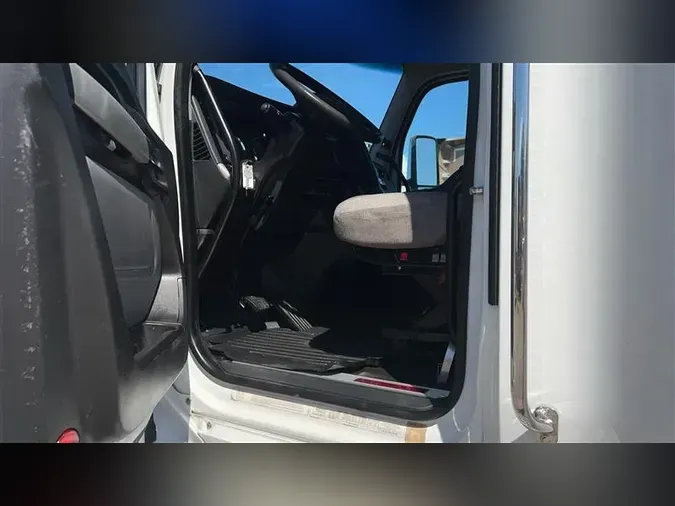 2022 KENWORTH T880