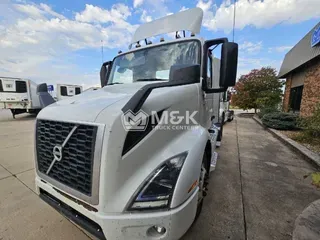 2020 VOLVO VNR64T300