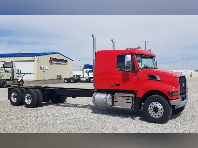 2024 Volvo VHD64F400