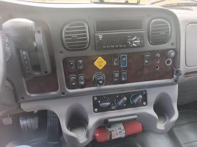 2020 FREIGHTLINER/MERCEDES M2 106