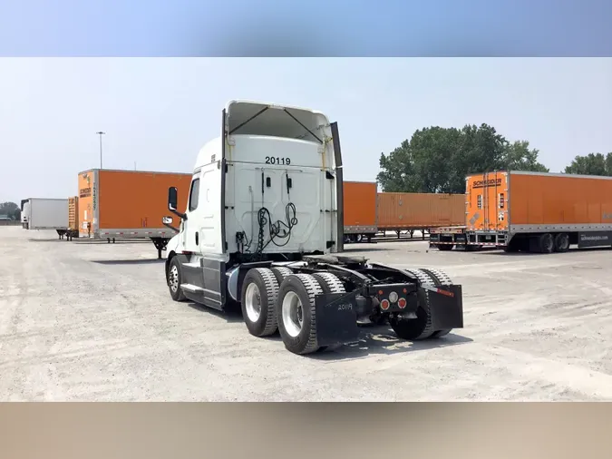 2020 Freightliner Cascadia 126