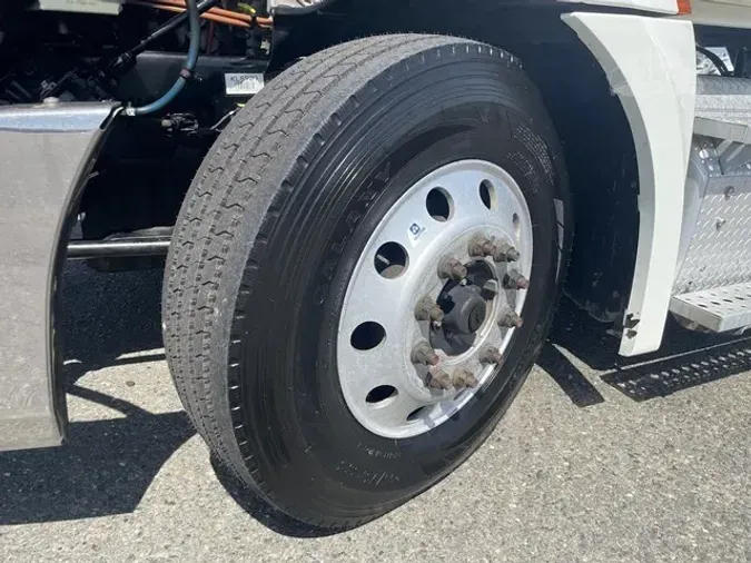 2019 FREIGHTLINER CASCADIA 126