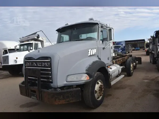 2008 MACK GRANITE GU813