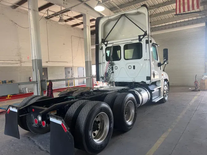 2018 FREIGHTLINER/MERCEDES CASCADIA 125