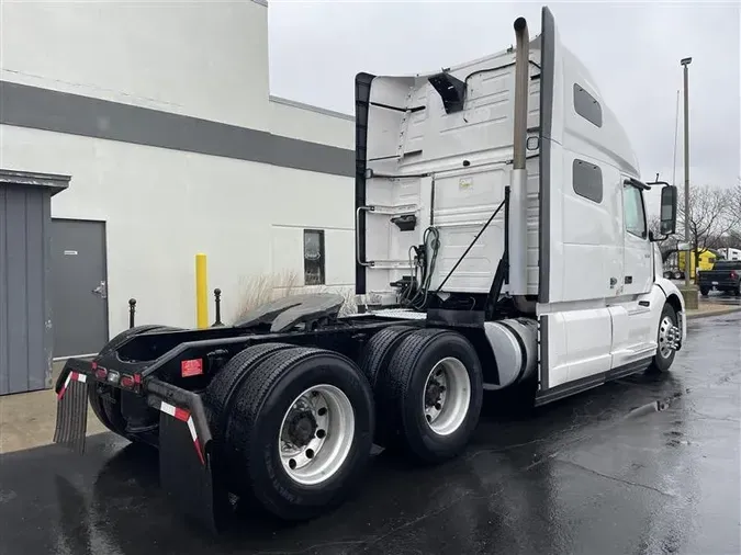 2021 VOLVO VNL64T760