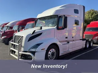 2023 VOLVO VNL64T760