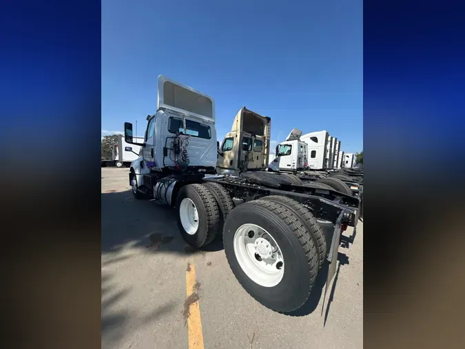 2019 NAVISTAR INTERNATIONAL LT625 DAYCAB T/A