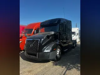 2020 VOLVO VNL64T-740
