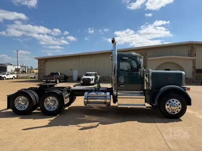 2027 PETERBILT 589