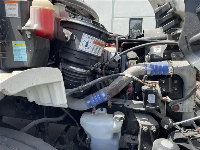 2016 FREIGHTLINER M2-106