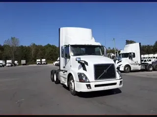 2017 Volvo VNL300