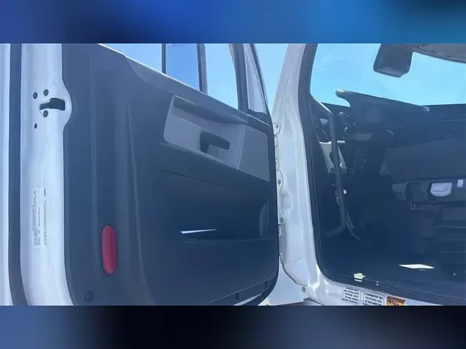 2022 FREIGHTLINER CA126