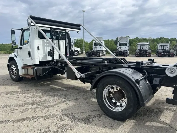 2017 Freightliner M2 106