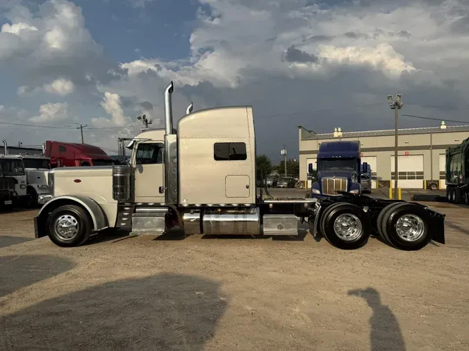 2023 Peterbilt 389