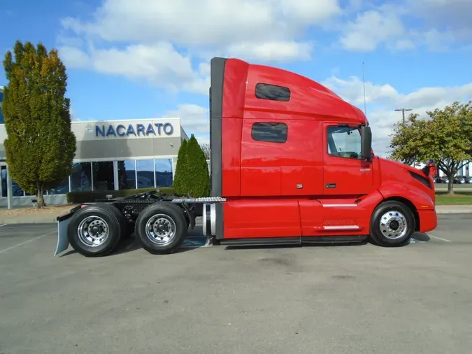 2020 VOLVO VNL64T760