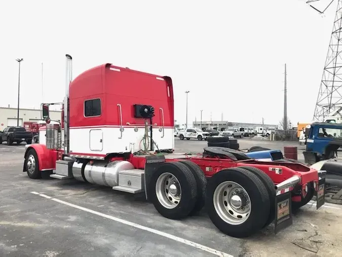 2023 Peterbilt 389