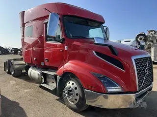 2020 VOLVO VNL64T740